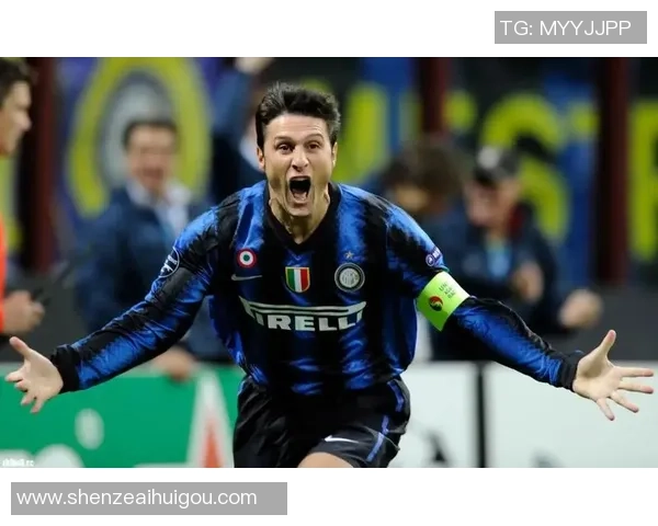 《走近足坛传奇人物:全面解析全球足球巨星的成长与成就》 《走近足坛传奇人物:全面解析全球足球巨星的成长与成就》