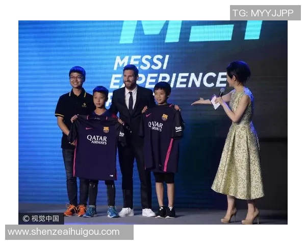 足球明星与小球迷之间的深厚情感纽带与互动关系解析